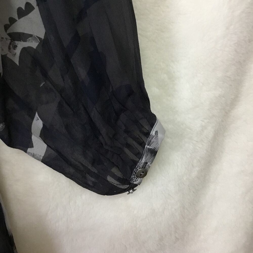 Banana Republic Black Flower Sheer Long Sleeve - Picture 7 of 7